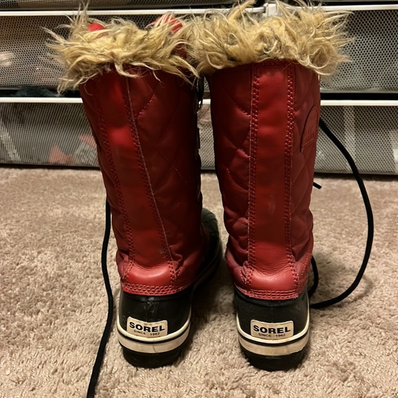 Sorel Womens boots, size 7.5, color red - Picture 3 of 3